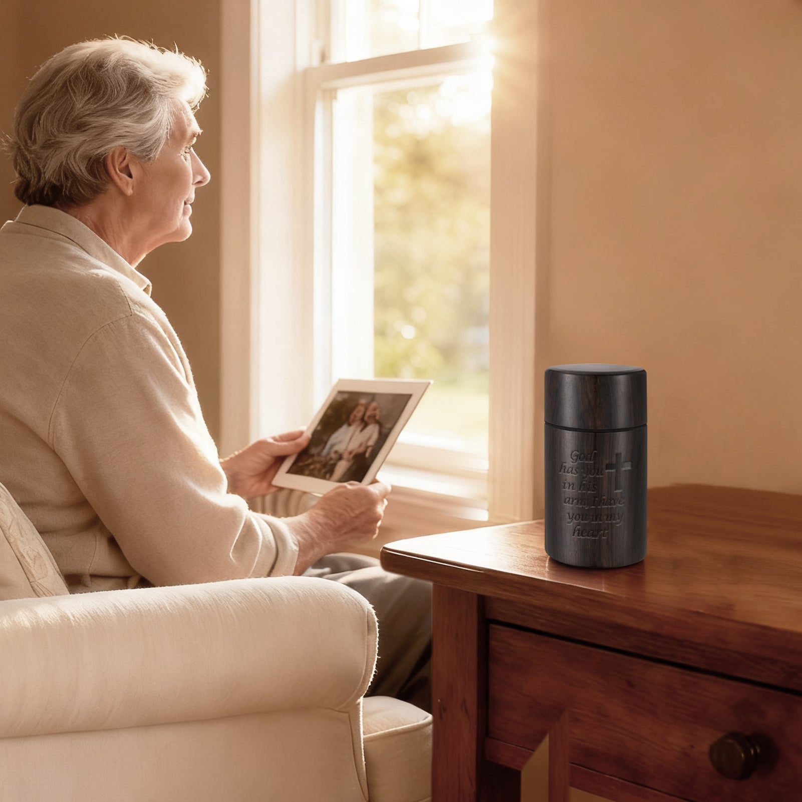 Small Sandalwood Urn for Human Ashes, 2.9 Inch Cremation Ashes Urns - Mini Memorial Wood Urns, Small Memorial Keepsake, Decorative Urn for Women Men